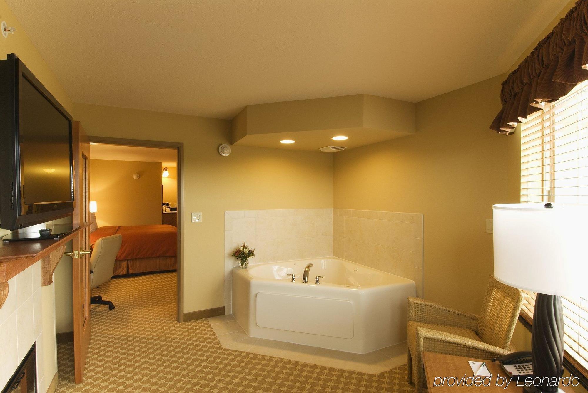 Holiday Inn Express Hotel & Suites Chicago West Roselle By Ihg Exterior foto